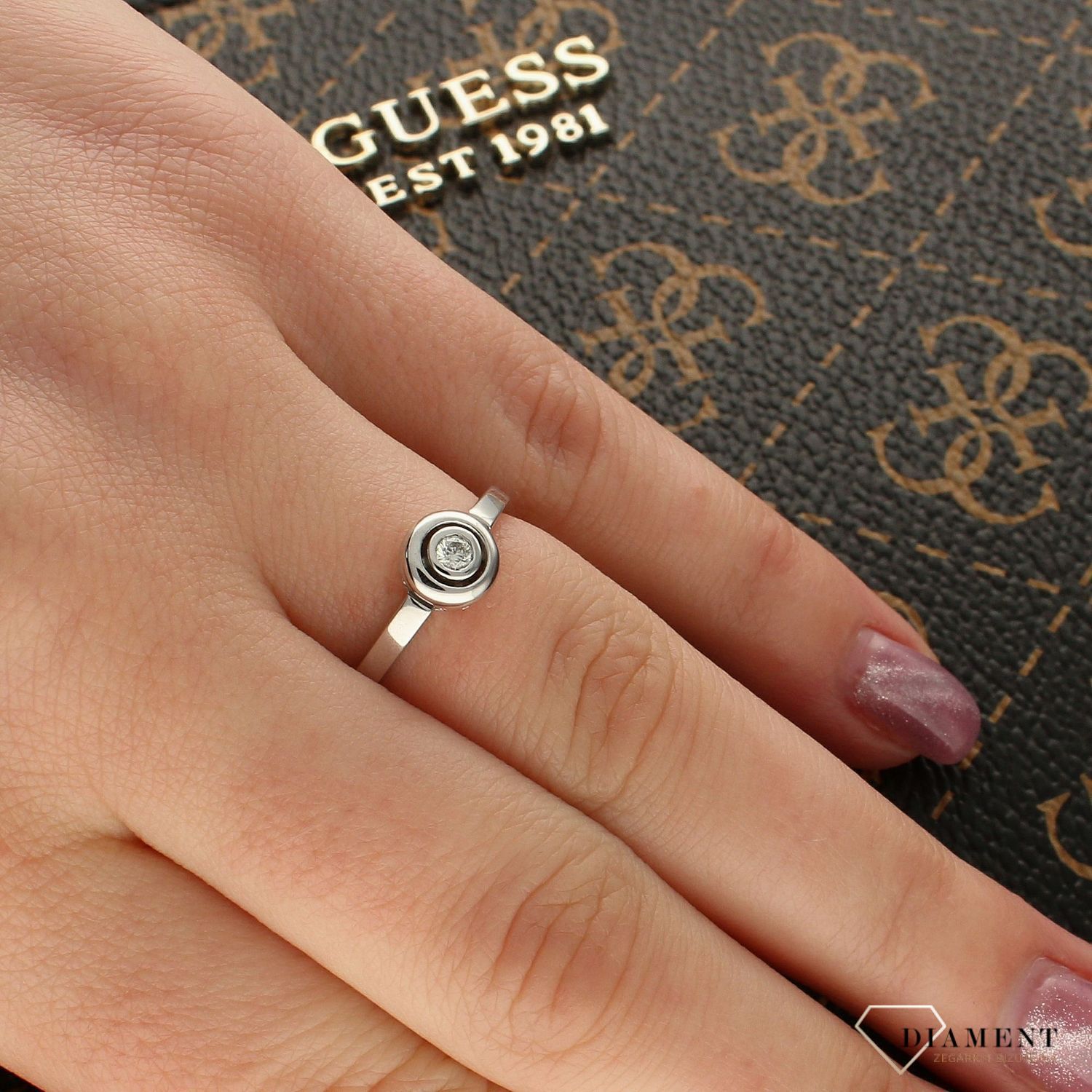 Złoty pierścionek z białego złota z diamentem  Klasyczna Elegancja - Rozmiar 13  12009M  ISI1.jpg